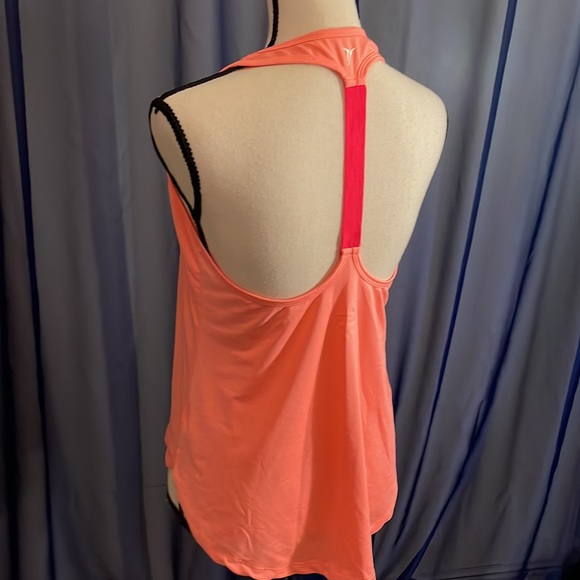 Women’s Old Navy Active Tank - Picture 2 of 4